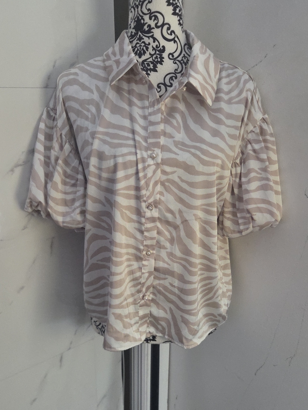 Womens Beige Zebra-Print Short Sleeve Button Front Blouse